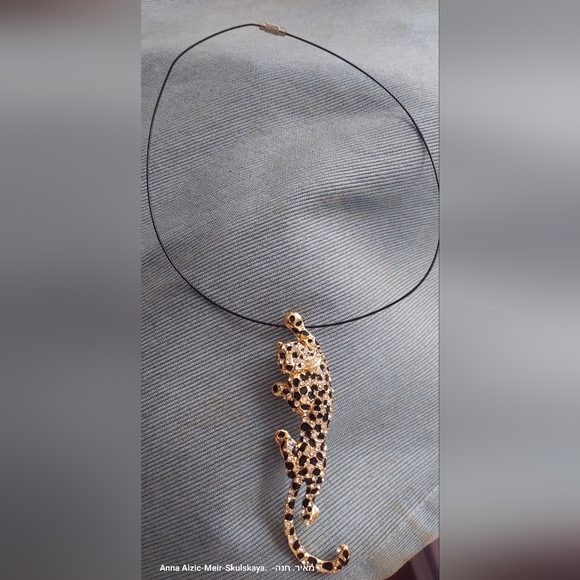 🌹NWT 18K GF Necklace Enamel, crystals, BROOCH/Pendant - Picture 7 of 15